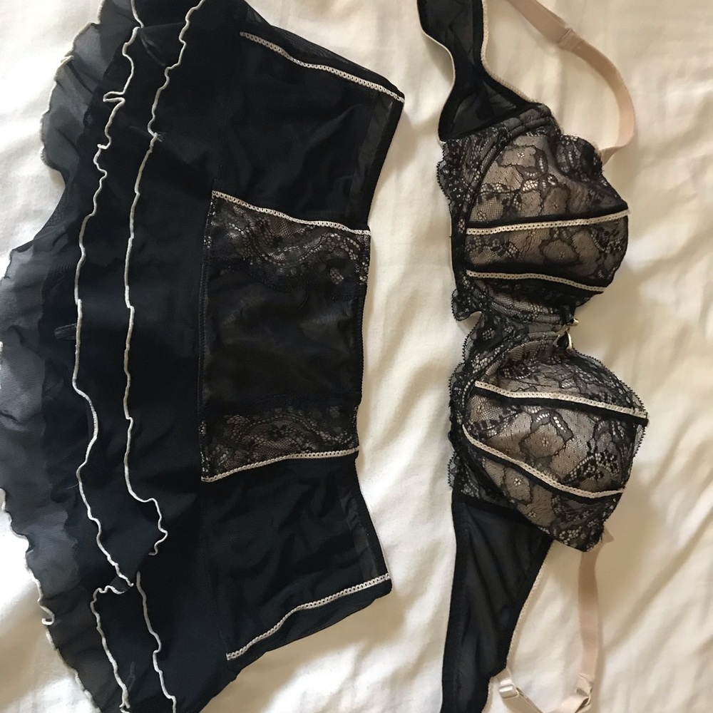 Women’s Lingerie Bra/Skirt Set Sz 40D/XL black lace & cream/tan Apt9